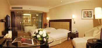 โรงแรมโพลีไวท์โรส