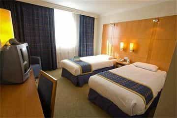 HOLIDAY INN HIGH WYCOMBE M40, JCT. 4 HOLIDAY INN HIGH WYCOMBE M40, JCT. 4