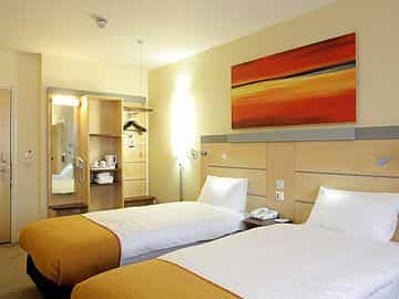 EXPRESS BY HOLIDAY INN EXPRESS BY HOLIDAY INN