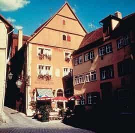ROTER HAHN