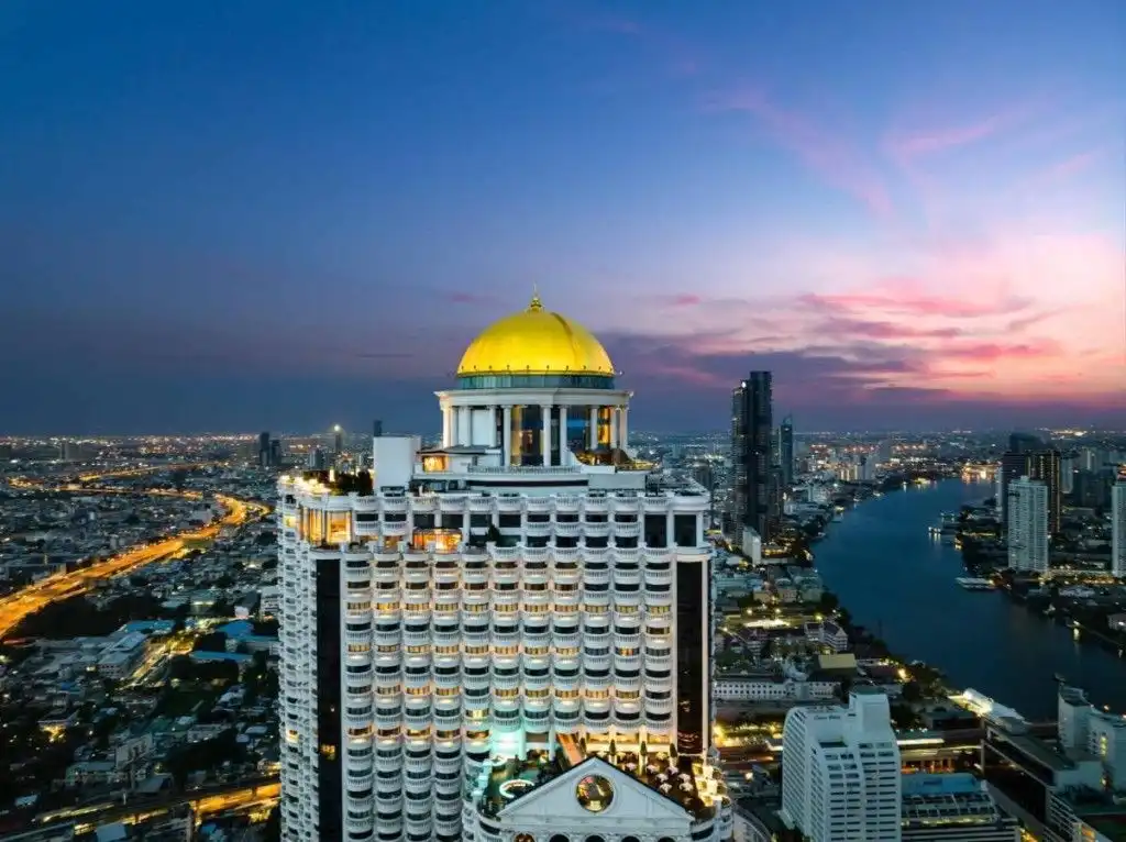 ทาวเวอร์ คลับ ที่โรงแรมเลอบัว