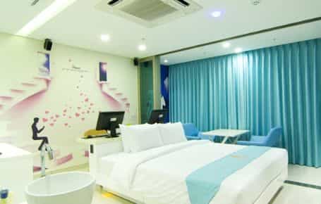 R Hotel