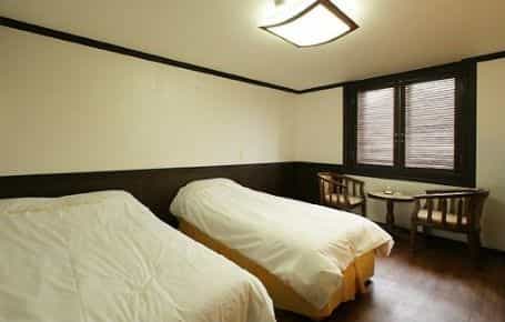 BaegYang Tourist Hotel
