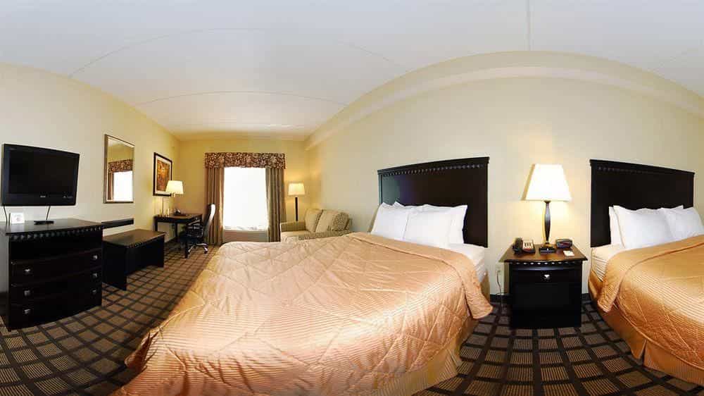 COMFORT INN & SUITES