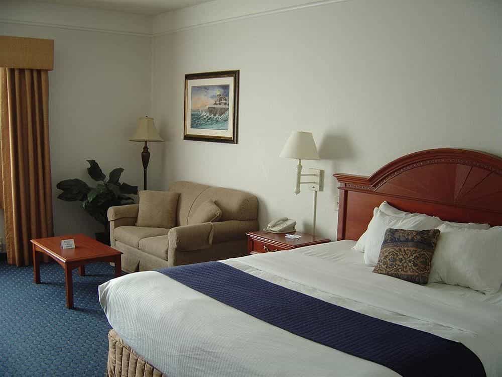 LEXINGTON INN AND SUITES