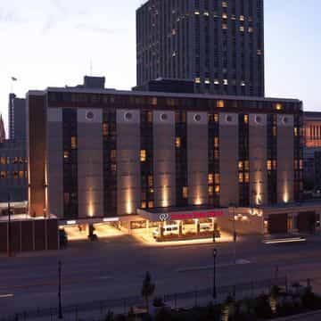 DOUBLETREE BY HILTON MILWAUKEE