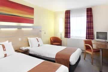 HOLIDAY INN EXPRESS HOLIDAY INN EXPRESS