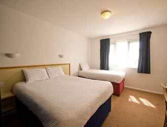 DAYS INN BRIDGEND CARDIFF M4 DAYS INN BRIDGEND CARDIFF M4