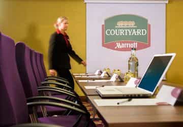 Courtyard By Marriott, London