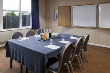 EXPRESS BY HOLIDAY INN