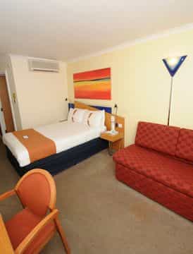 HOLIDAY INN EXPRESS RIVERSIDE