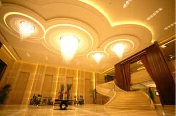 Wyndham Grand Plaza Royale Fur
