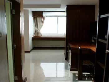 โรงแรมโฮม 8