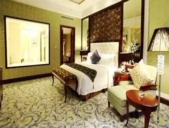 Wyndham Grand Plaza Royale