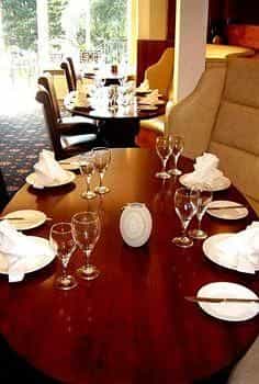 OAKLANDS HOTEL AND COURT OAKLANDS HOTEL AND COURT
