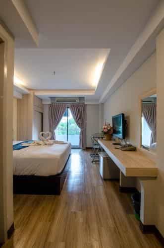 โรงแรมธาราเลค