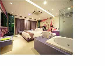 R Hotel