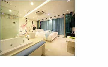 R Hotel