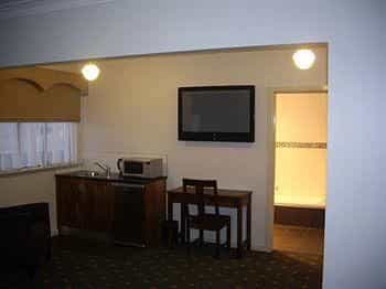 503 On Princes Drive Motel