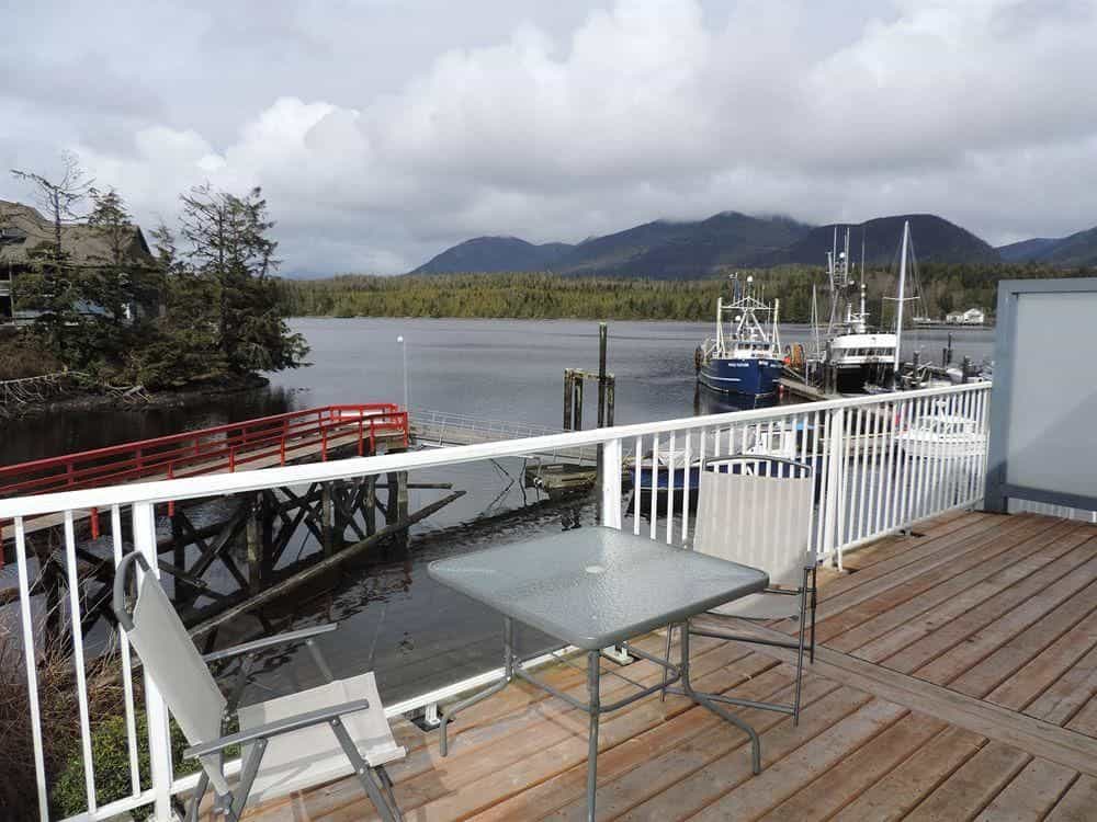 The Bayshore Waterfront Inn