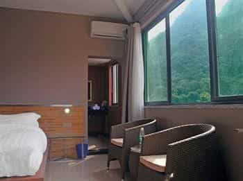 Yulong River Gauche Hotel