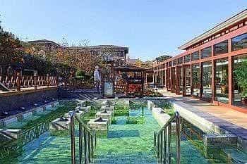 Golden Stone Tang Feng International Hot Spring Hotel - Dali