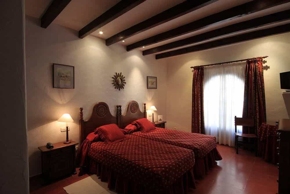 Petit Hotel Restaurante Ses Rotges