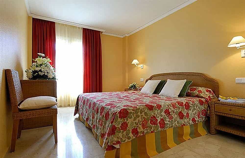 Oliva Nova Golf Beach & Golf Hotel