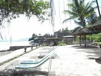 Pandu Lakeside Hotel Tuktuk