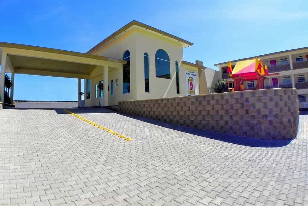 Hotel 5 Inn