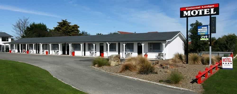 Colonial Lodge Motel