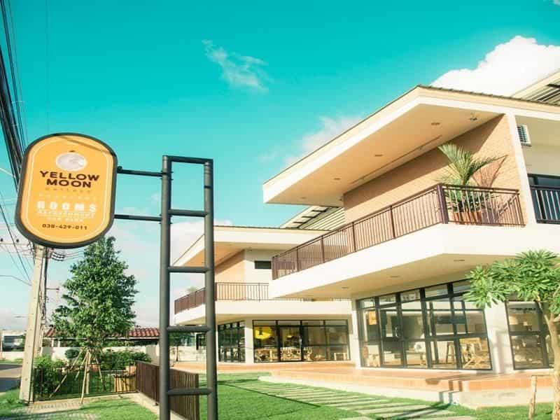 Yellow Moon Hotel