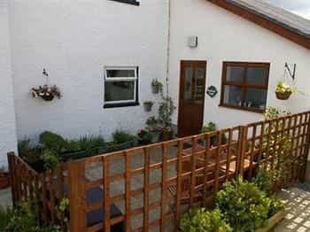 Bronhaul Farm Cottages Bronhaul Farm Cottages