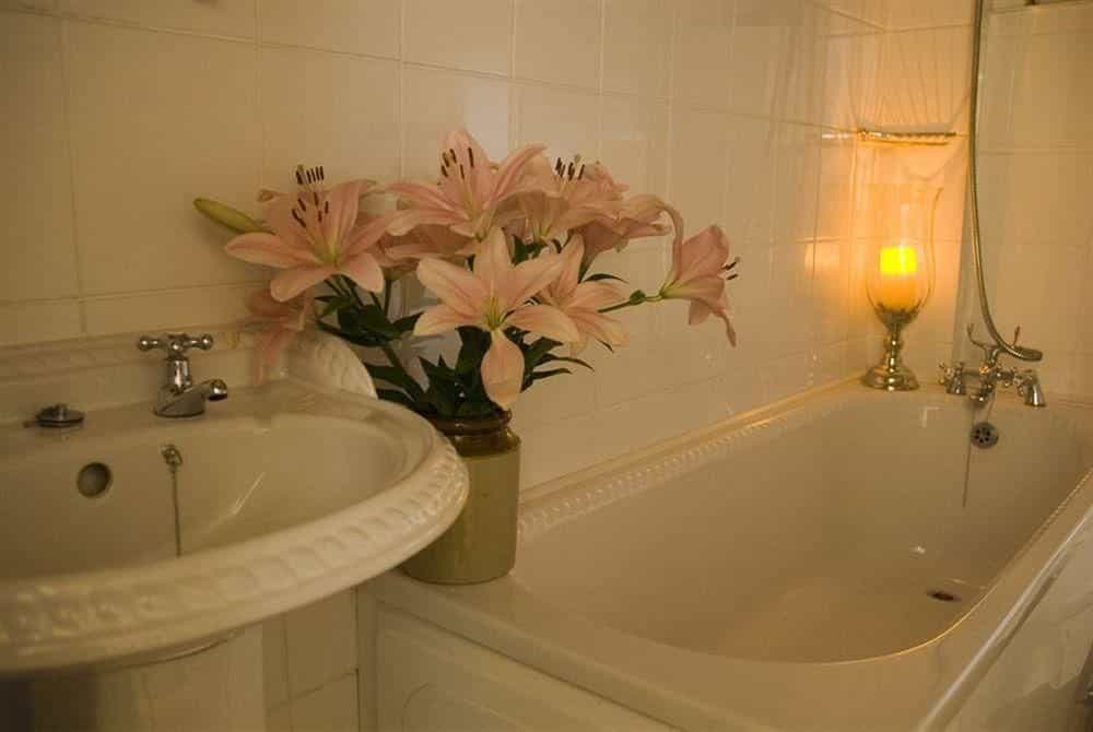 Lonsdale Hotel - Guest House