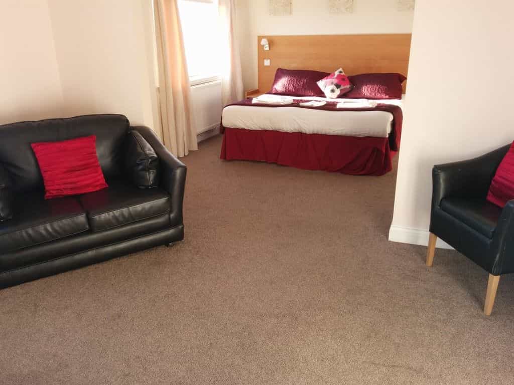 Dundee Carlton Dundee Carlton