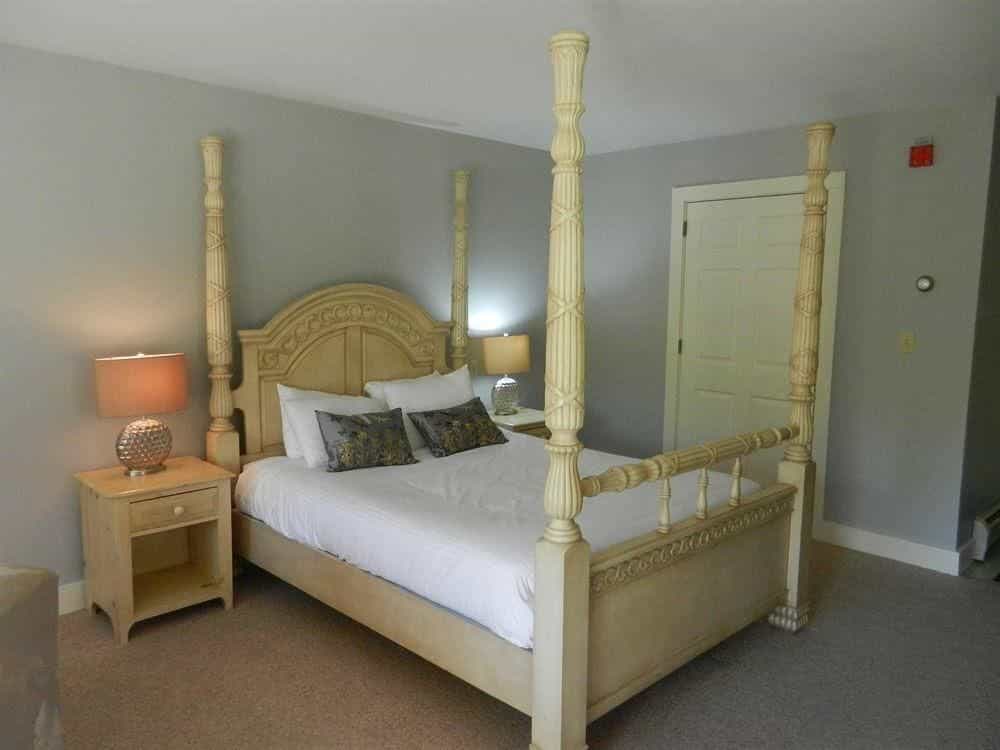 Ten Acres Lodge