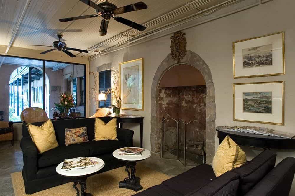BATTERY CARRIAGE HOUSE INN