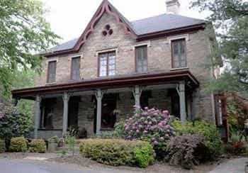 1847 Blake House Inn Bed & Breakfast