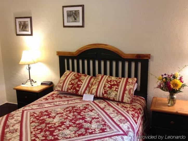 Manor Motel & Helman House