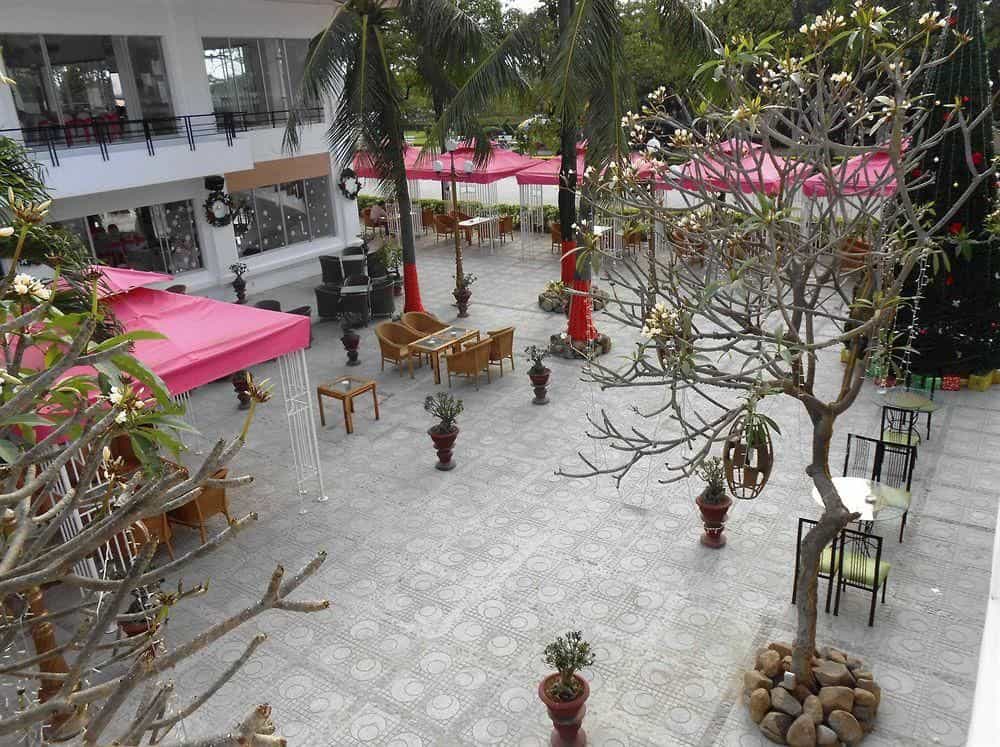 Yasaka Huong Sen Restaurant & Hotel