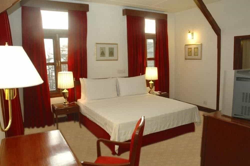 Oberoi Clarkes