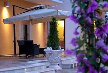 Royals Gate Hotel