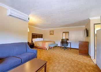 Econo Lodge Inn & Suites