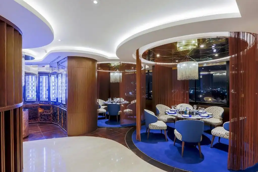 โรงแรมเซ็นทารา แกรนด์ แอท เซ็นทรัลพลาซา ลาดพร้าว กรุงเทพ