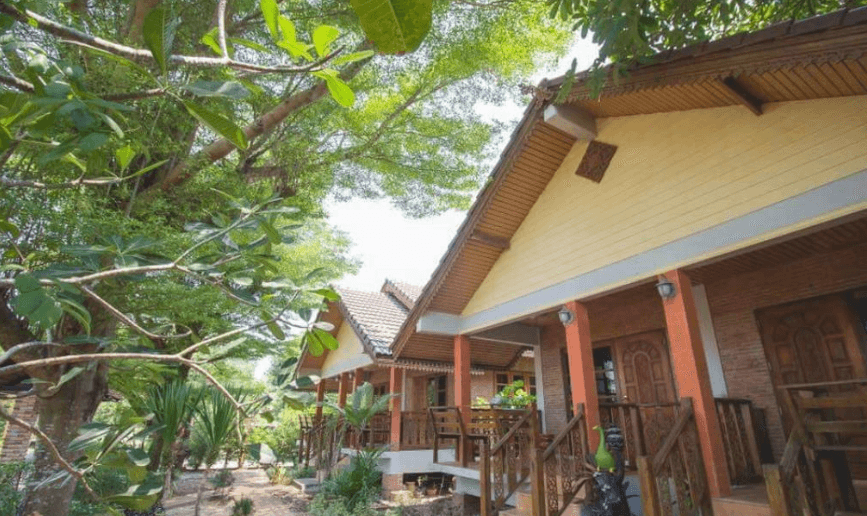 แหลมสิงห์ ป้าชบา รีสอร์ท