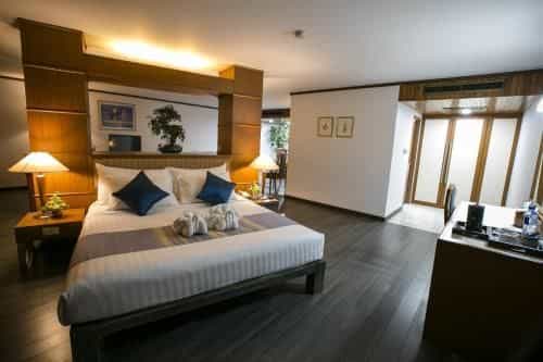 Friday Hotel