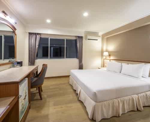 โรงแรม สเตชัน วัน
