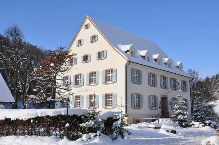 Hotel Hofgut Sternen - Wohnen in Kunst und Kultur