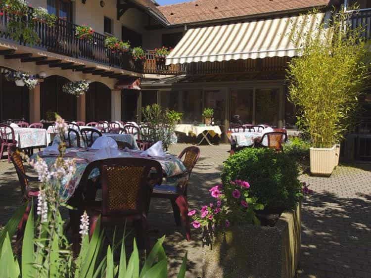 Logis Hotel Restaurant Au Lion Rouge