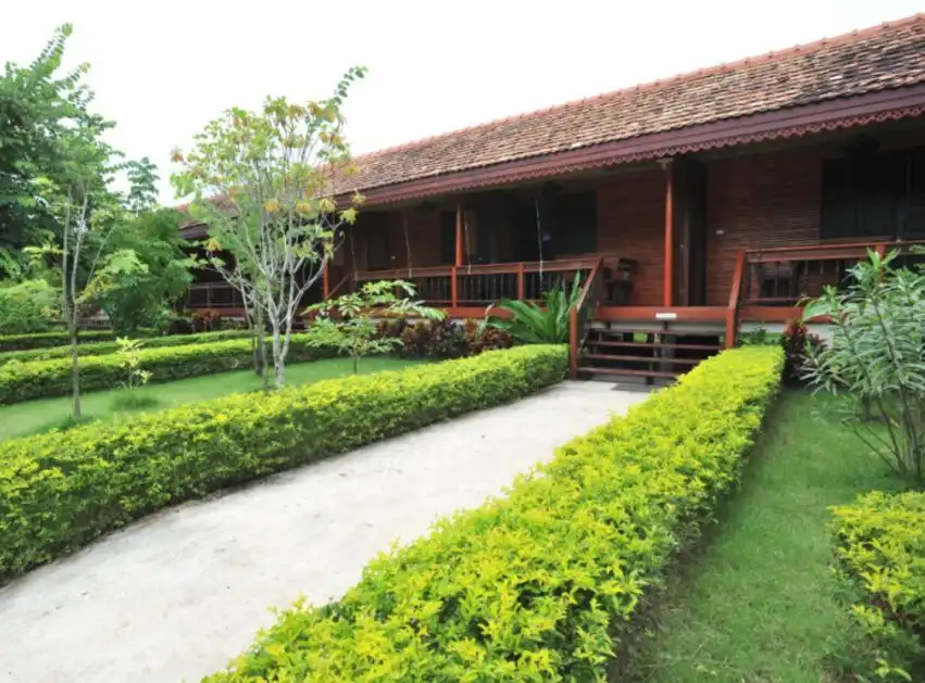 เฮือน อีสาน เพลส